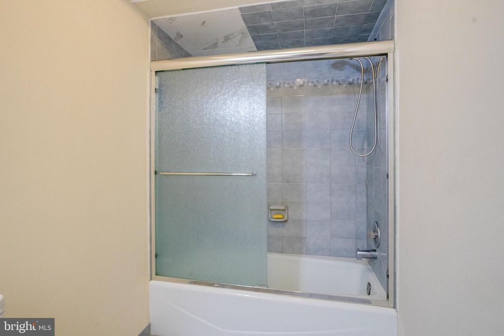 Image 72 of property listing at 30 PINEY MEETINGHOUSE CT, Potomac, MD 20854