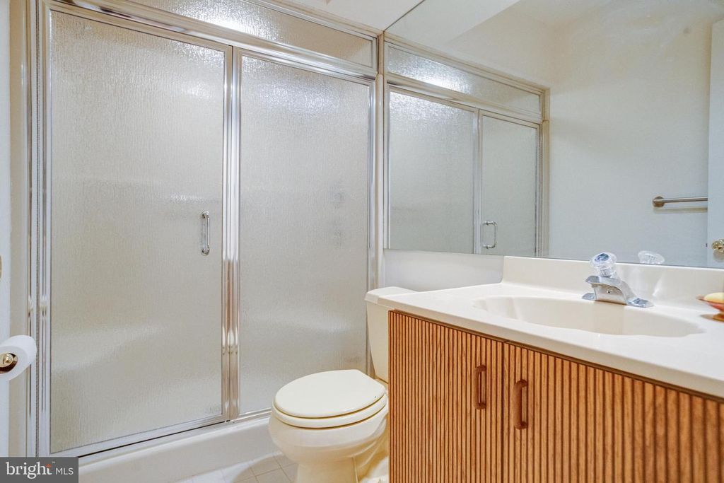 Image 73 of property listing at 30 PINEY MEETINGHOUSE CT, Potomac, MD 20854