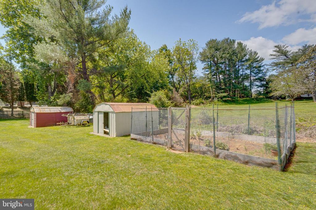 Image 77 of property listing at 30 PINEY MEETINGHOUSE CT, Potomac, MD 20854