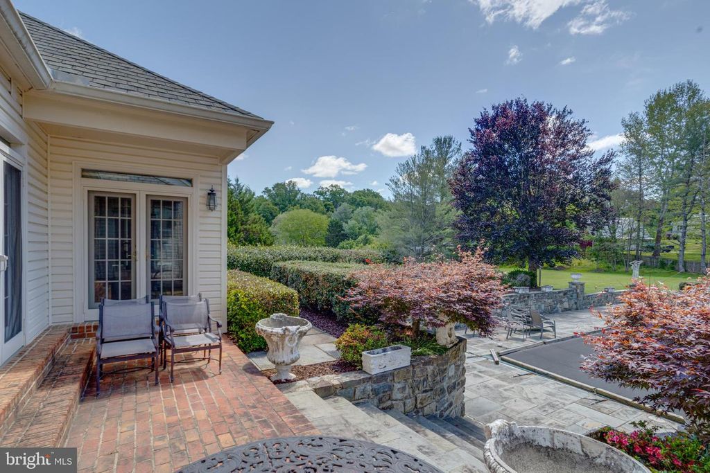 Image 84 of property listing at 30 PINEY MEETINGHOUSE CT, Potomac, MD 20854