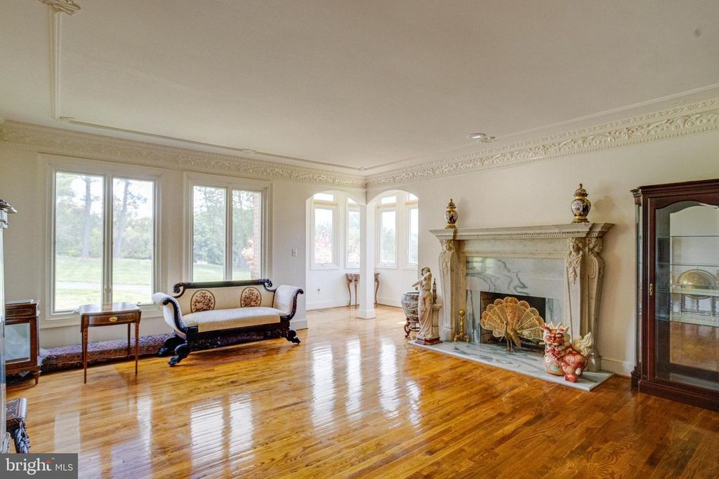 Image 9 of property listing at 30 PINEY MEETINGHOUSE CT, Potomac, MD 20854