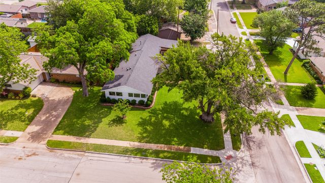 3581 Woodleigh Drive, Dallas, TX 75229