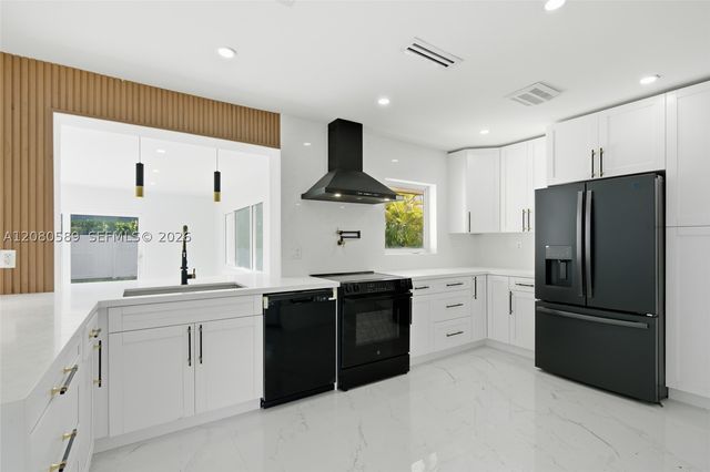 824 NW 29th Ct, Wilton Manors, FL 33311