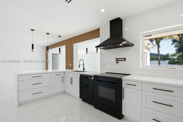 824 NW 29th Ct, Wilton Manors, FL 33311