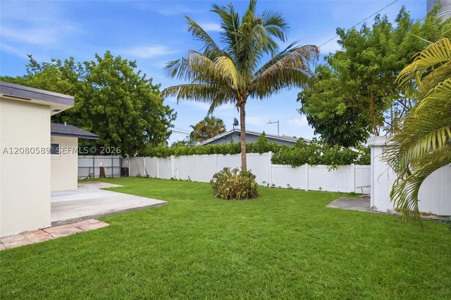 824 NW 29th Ct, Wilton Manors, FL 33311