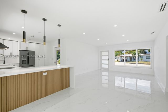 824 NW 29th Ct, Wilton Manors, FL 33311