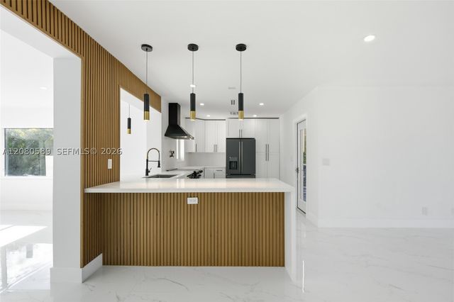824 NW 29th Ct, Wilton Manors, FL 33311