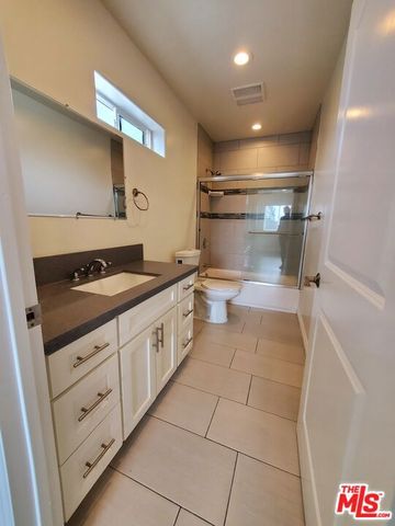 2227 Hauser Boulevard, Los Angeles, CA 90016