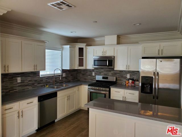 2227 Hauser Boulevard, Los Angeles, CA 90016