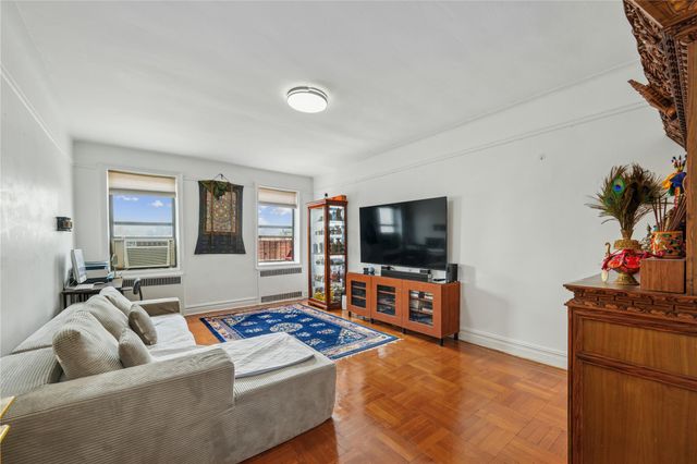 35-20 73rd Street 6R, Jackson Heights, NY 11372