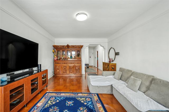35-20 73rd Street 6R, Jackson Heights, NY 11372