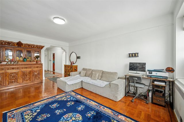 35-20 73rd Street 6R, Jackson Heights, NY 11372