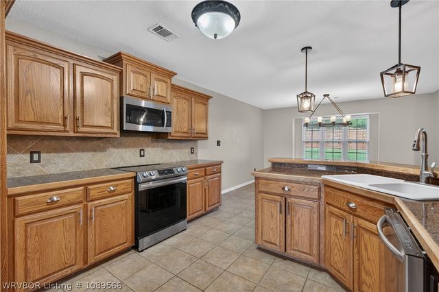 2117 Parkway Circle, Van Buren, AR 72956