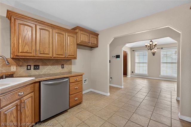 2117 Parkway Circle, Van Buren, AR 72956