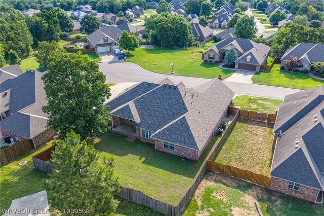 2117 Parkway Circle, Van Buren, AR 72956
