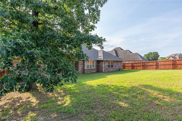 2117 Parkway Circle, Van Buren, AR 72956