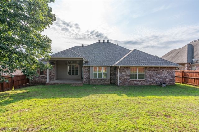 2117 Parkway Circle, Van Buren, AR 72956