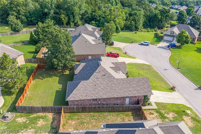 2117 Parkway Circle, Van Buren, AR 72956