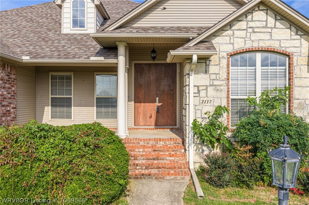 2117 Parkway Circle, Van Buren, AR 72956