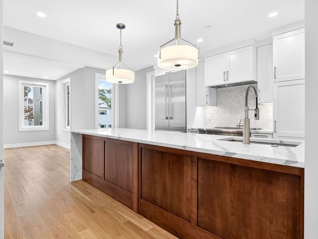 551 E 7th St 1, Boston, MA 02127