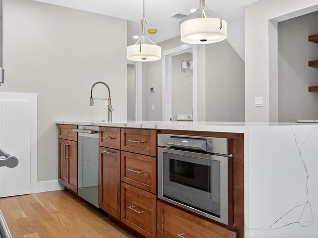 551 E 7th St 1, Boston, MA 02127