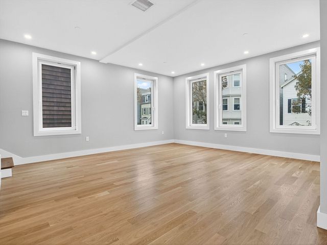 551 E 7th St 1, Boston, MA 02127