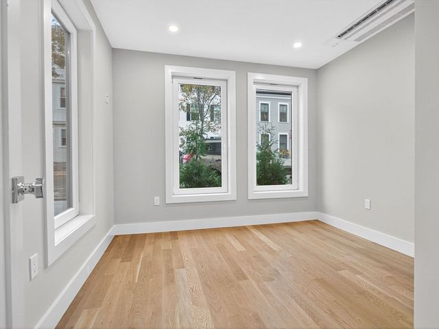 551 E 7th St 1, Boston, MA 02127