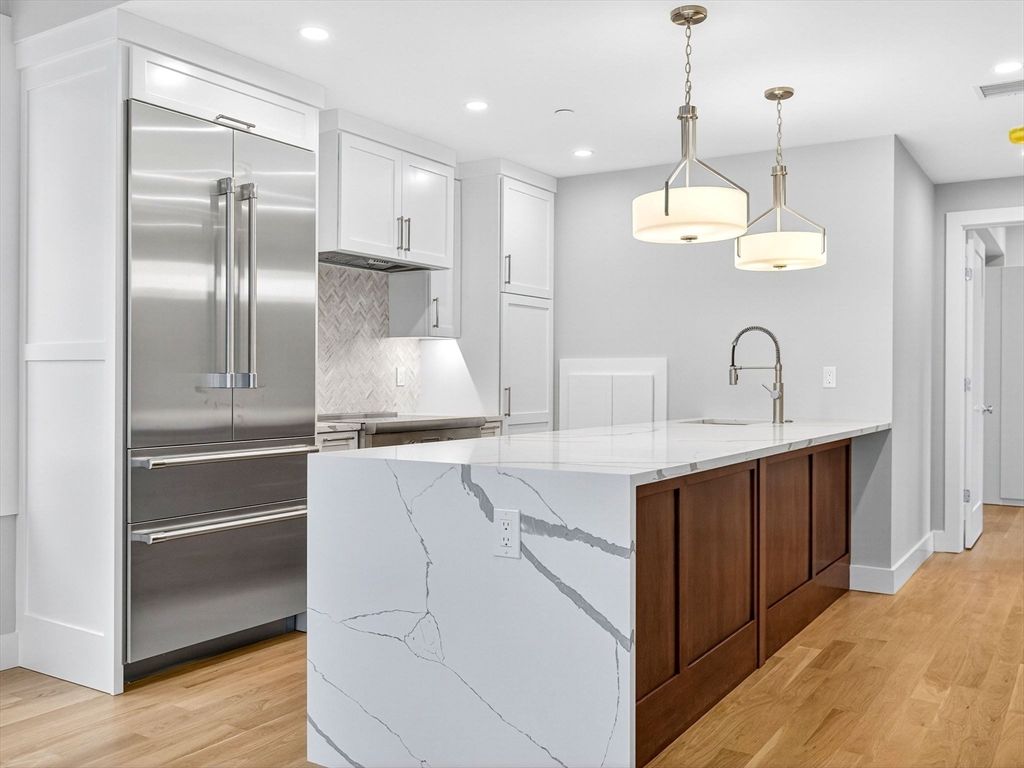 551 E 7th St 1, Boston, MA 02127