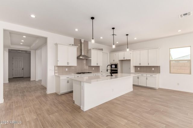 16550 W CREEDANCE Boulevard, Surprise, AZ 85387