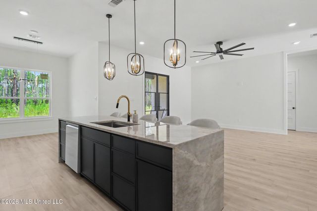 5528 Richmond Street, Ocean Springs, MS 39564