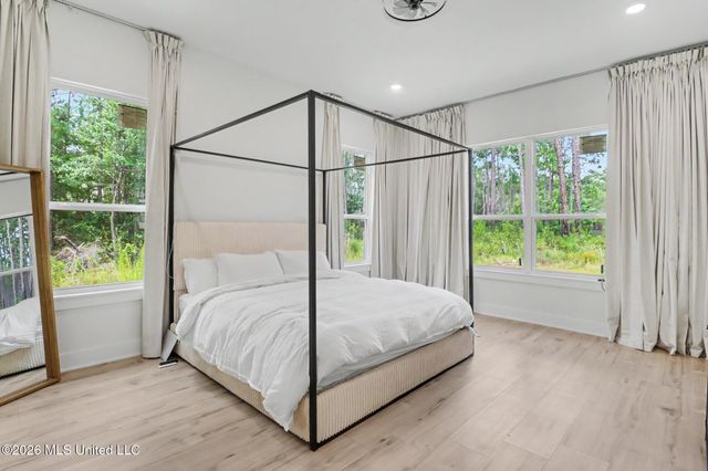 5528 Richmond Street, Ocean Springs, MS 39564