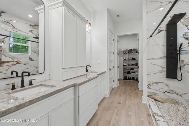 5528 Richmond Street, Ocean Springs, MS 39564