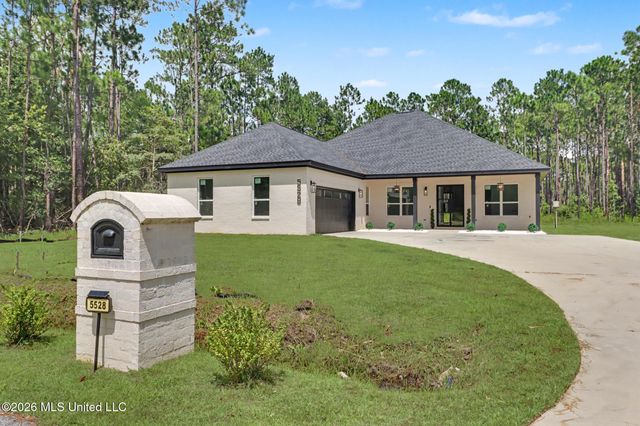 5528 Richmond Street, Ocean Springs, MS 39564