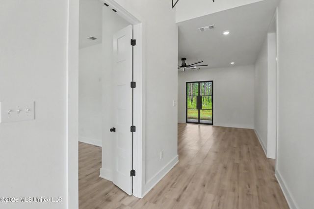 5528 Richmond Street, Ocean Springs, MS 39564