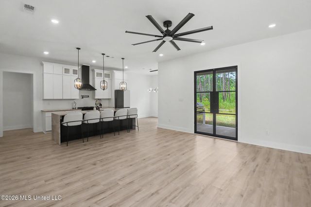 5528 Richmond Street, Ocean Springs, MS 39564