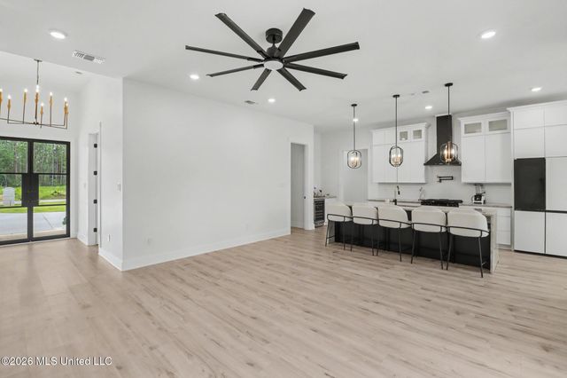 5528 Richmond Street, Ocean Springs, MS 39564