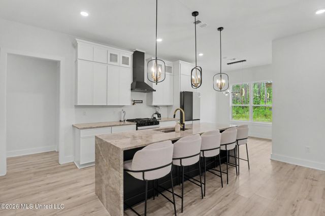 5528 Richmond Street, Ocean Springs, MS 39564