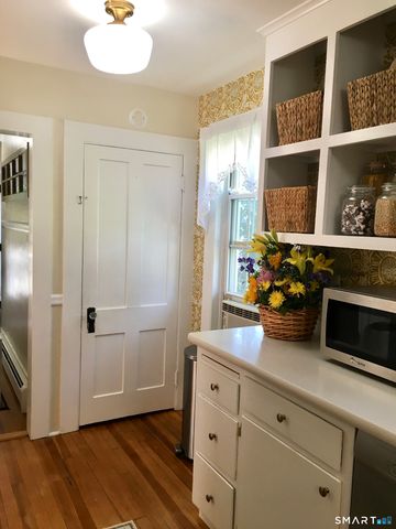 10 Woods Lane, Simsbury, CT 06070