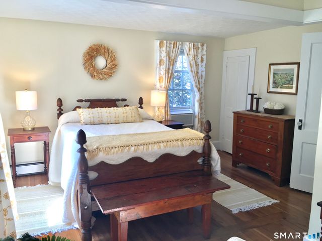 10 Woods Lane, Simsbury, CT 06070