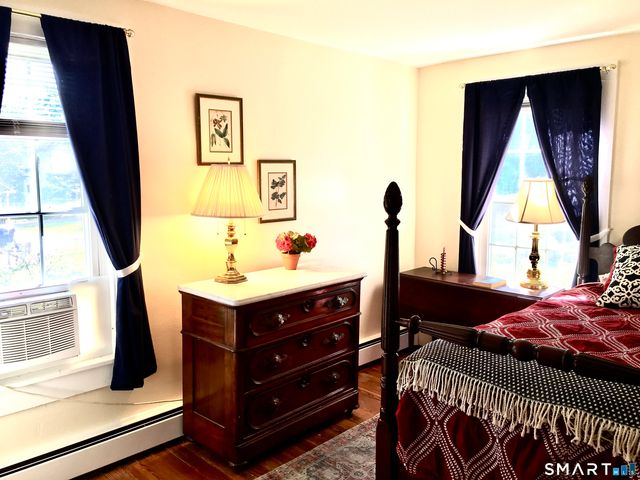 10 Woods Lane, Simsbury, CT 06070