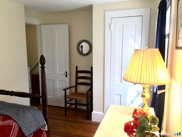 10 Woods Lane, Simsbury, CT 06070