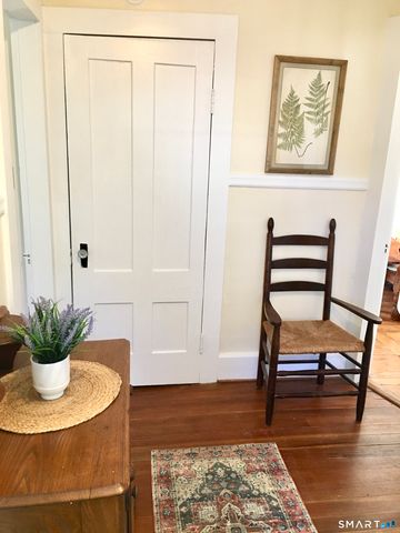 10 Woods Lane, Simsbury, CT 06070