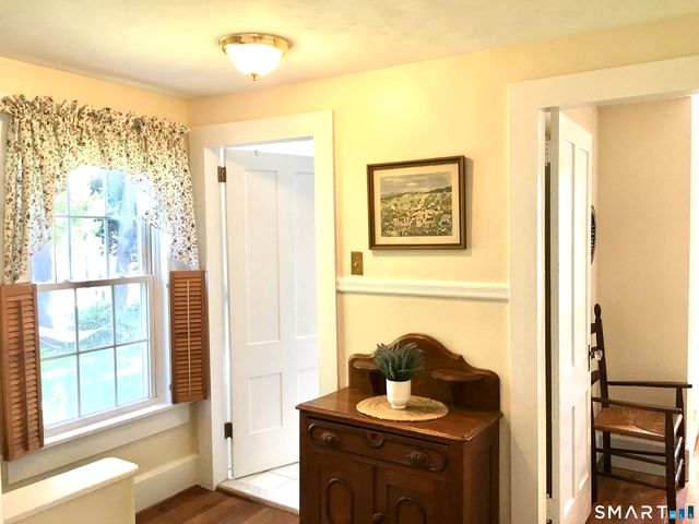 10 Woods Lane, Simsbury, CT 06070