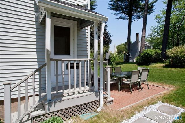 10 Woods Lane, Simsbury, CT 06070