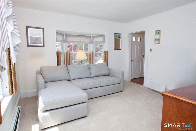 10 Woods Lane, Simsbury, CT 06070