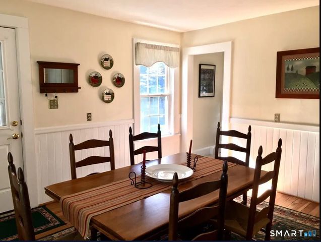 10 Woods Lane, Simsbury, CT 06070