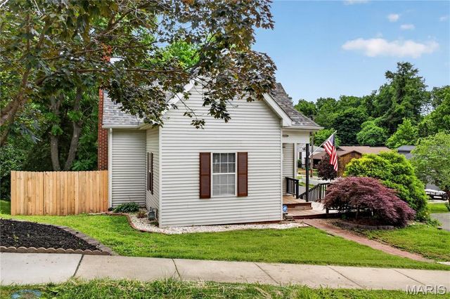 126 S Jefferson Avenue, Collinsville, IL 62234