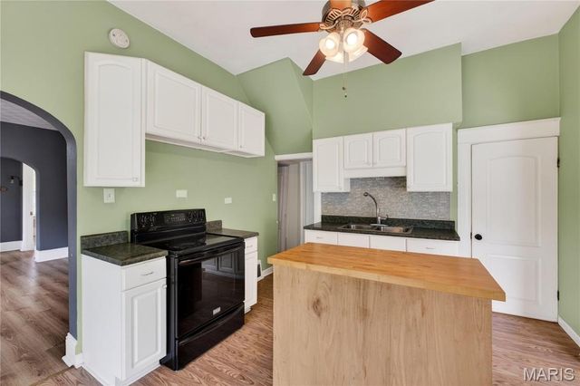 126 S Jefferson Avenue, Collinsville, IL 62234