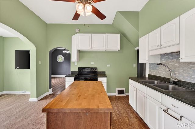 126 S Jefferson Avenue, Collinsville, IL 62234