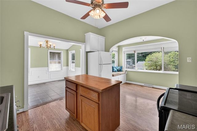 126 S Jefferson Avenue, Collinsville, IL 62234